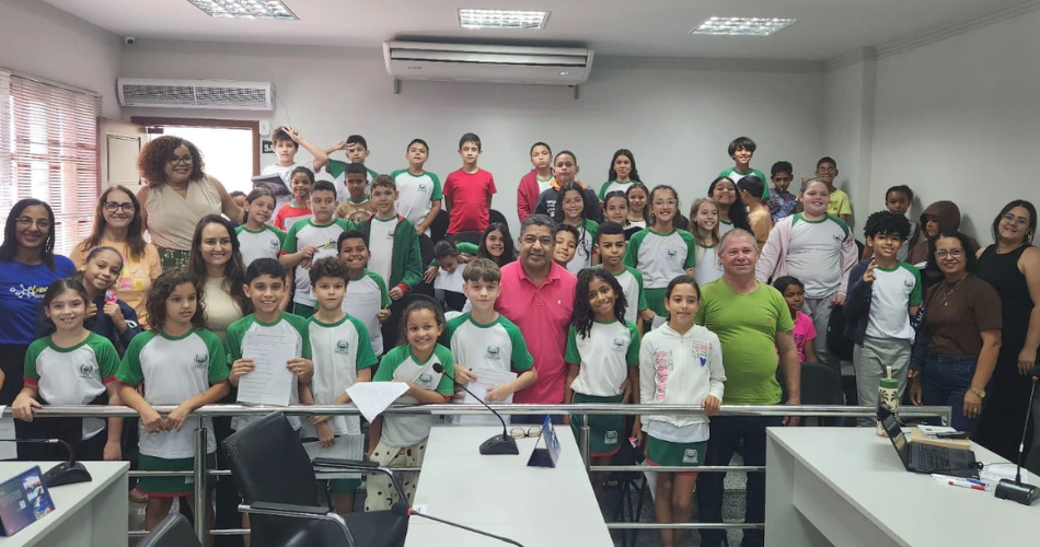 Câmara Municipal recebe visita da Escola Ubaldina